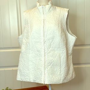 Like NewBeautiful White Quilted Ruffled Zip Vest
